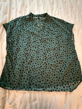 SHEIN Green Dot Print V-Neck Cap Sleeve Blouse